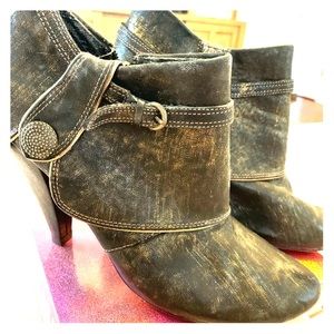 Black/gold Seychelles Heel Booties